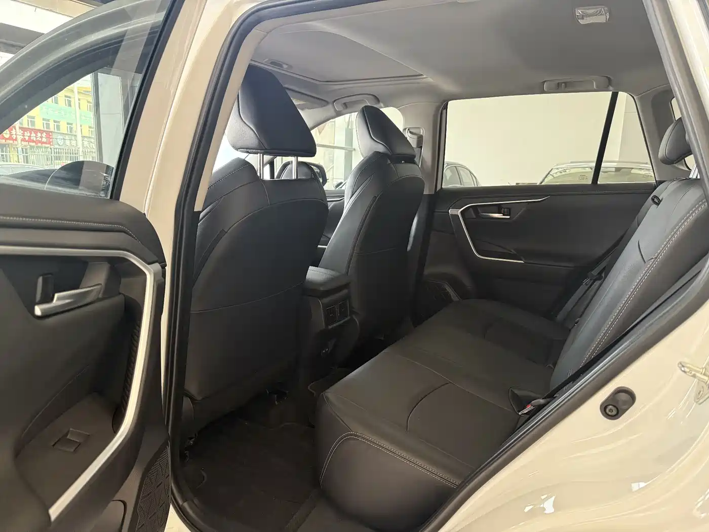 Toyota Wildlander 2022 2.0L CVT AWD Luxury PLUS Edition фото 8