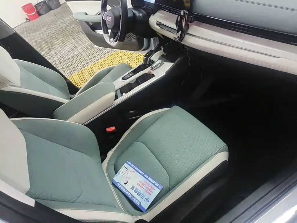 Geely Emgrand L HiP 2022 2022 1.5TD-DHT Pro 100KM Super Rui