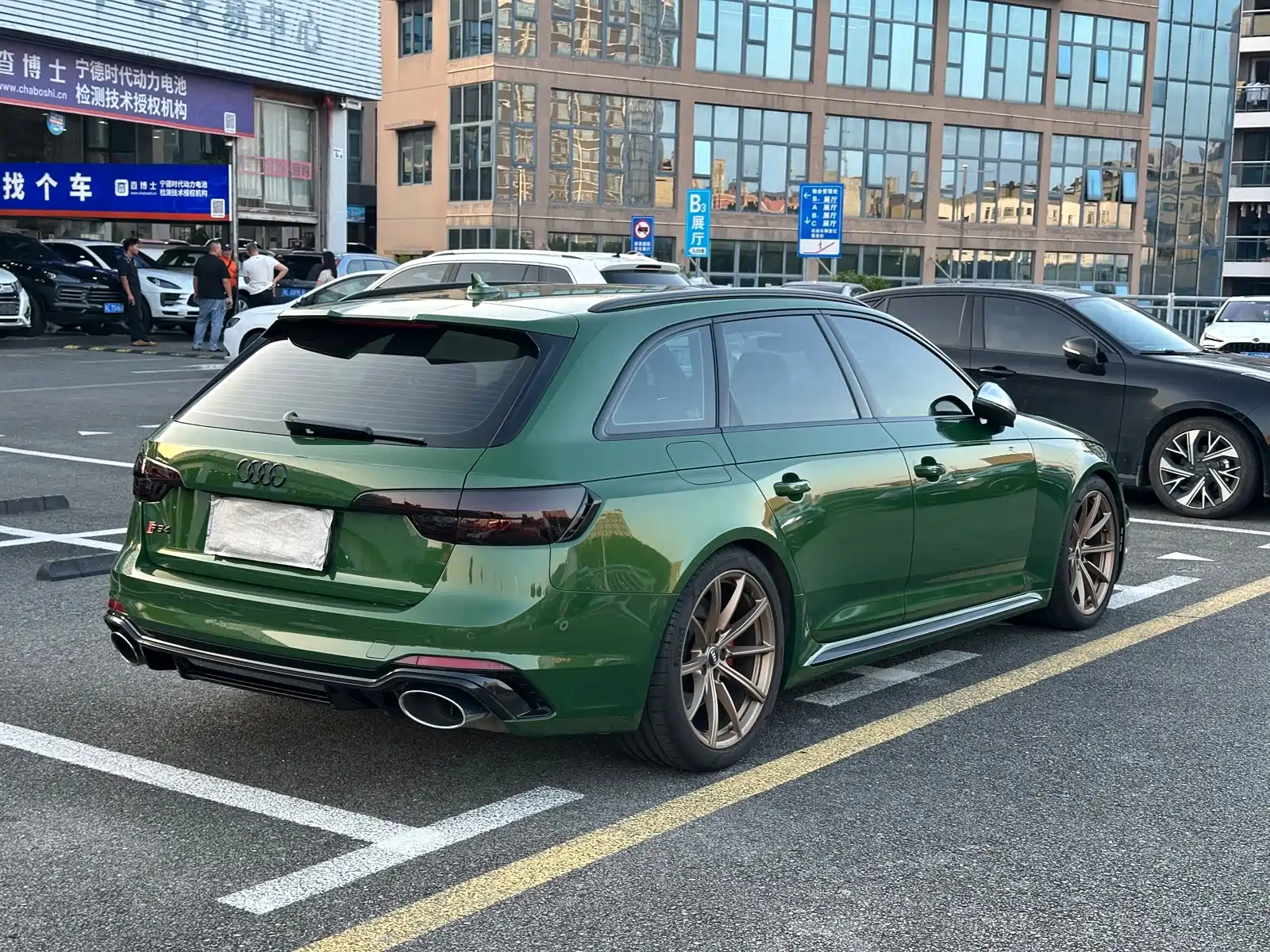 صورة 6 - Audi RS 4