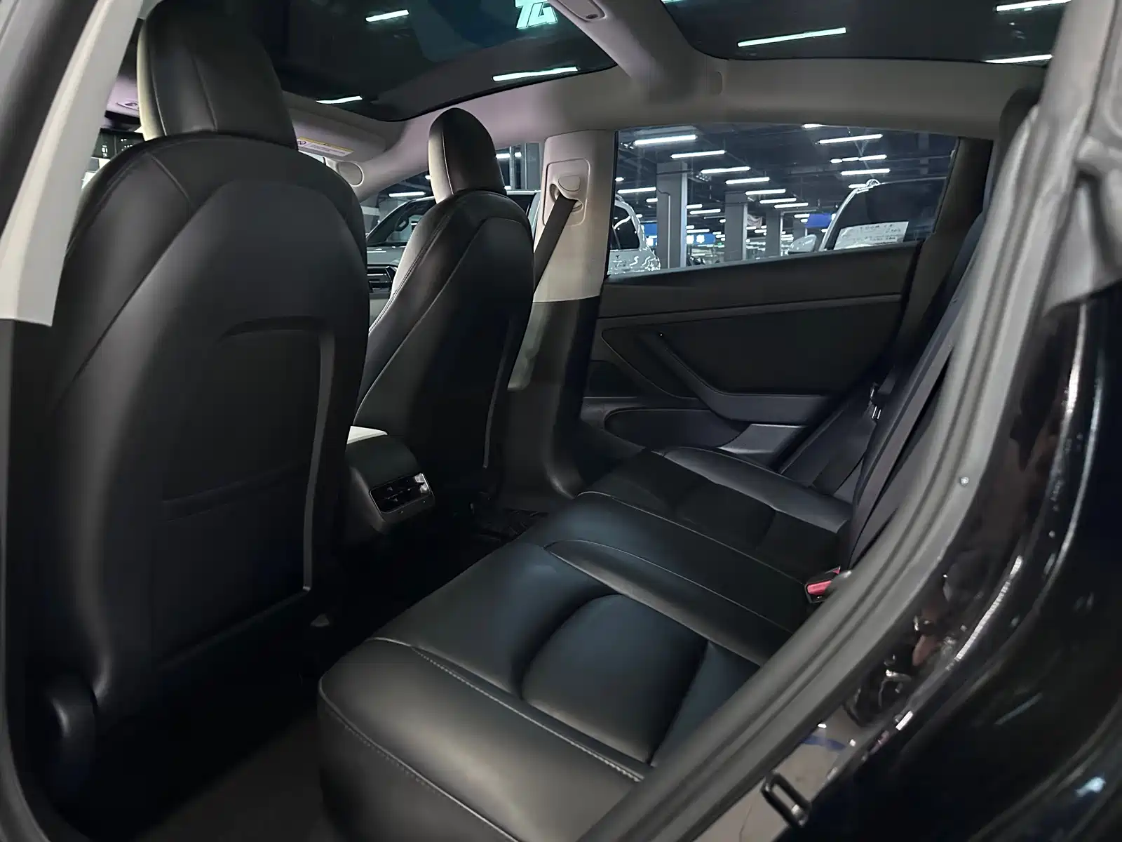 Фото 6 - Tesla Model 3