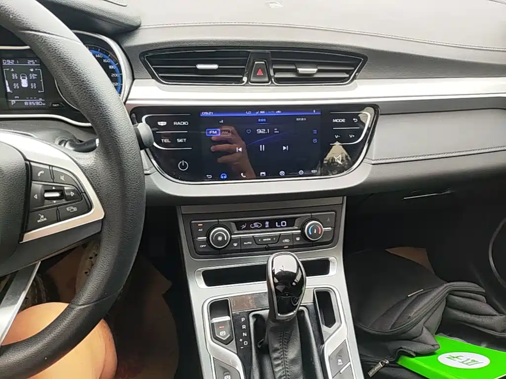 Фото 9 - Geely Emgrand