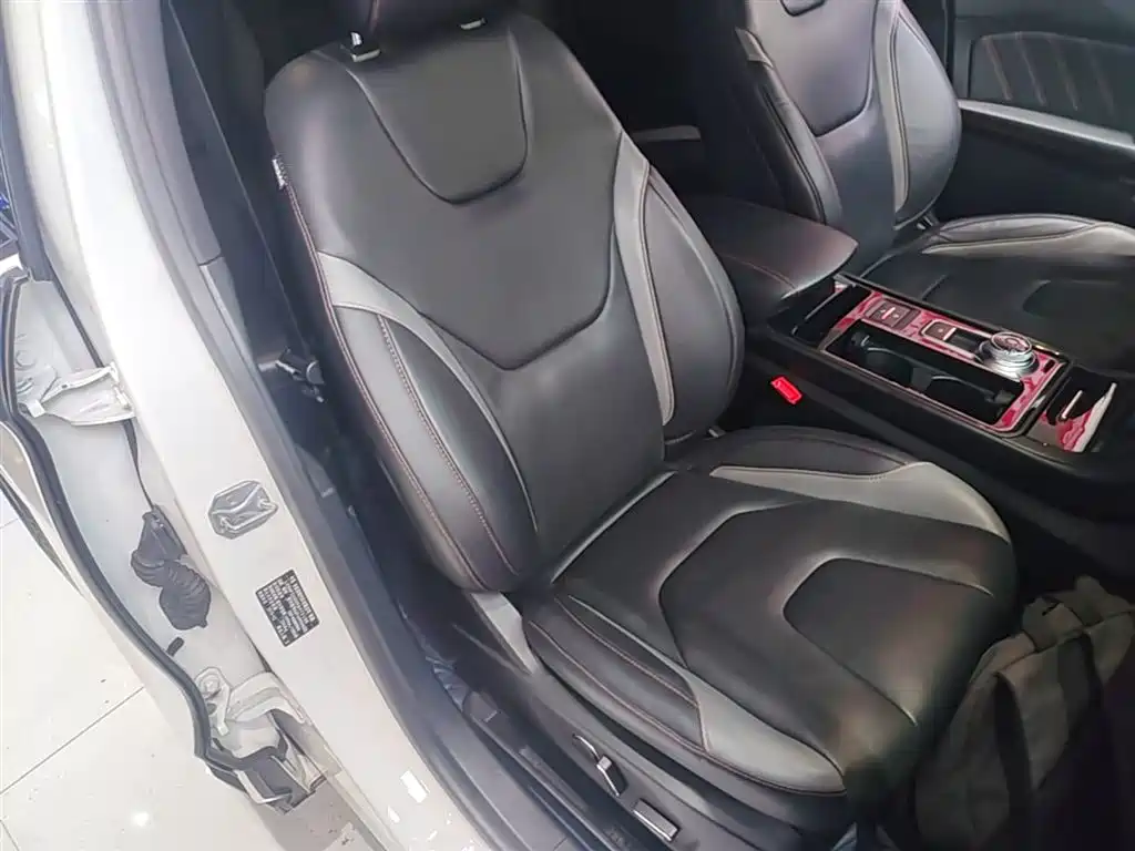 Фото 25 - Ford Edge