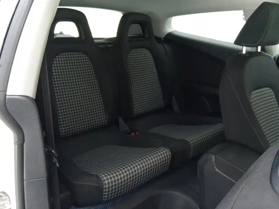 Volkswagen Scirocco 2015 1.4TSI Trend Edition фото 11