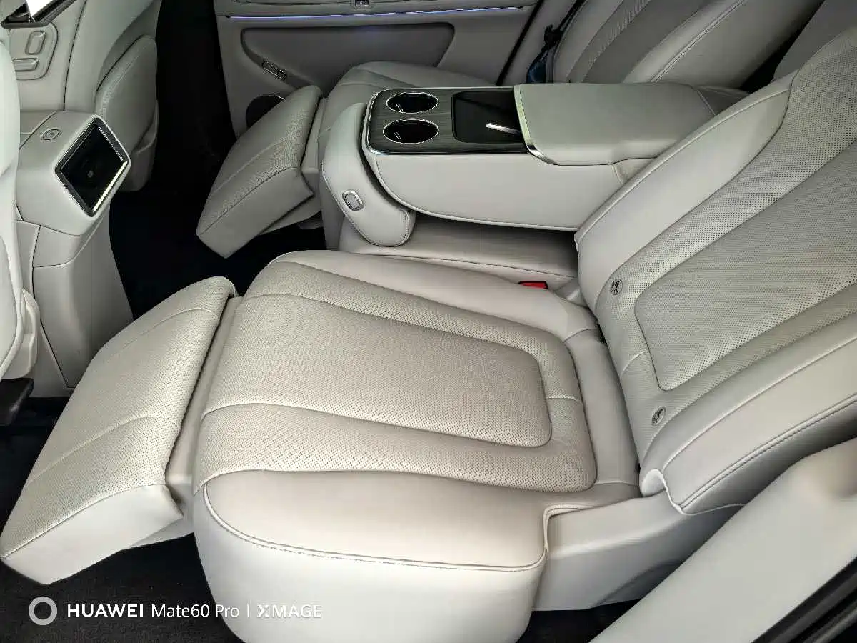 AITO Wenjie AITO M9 2025 Extended Range Ultra 52kWh 5-Seater фото 25