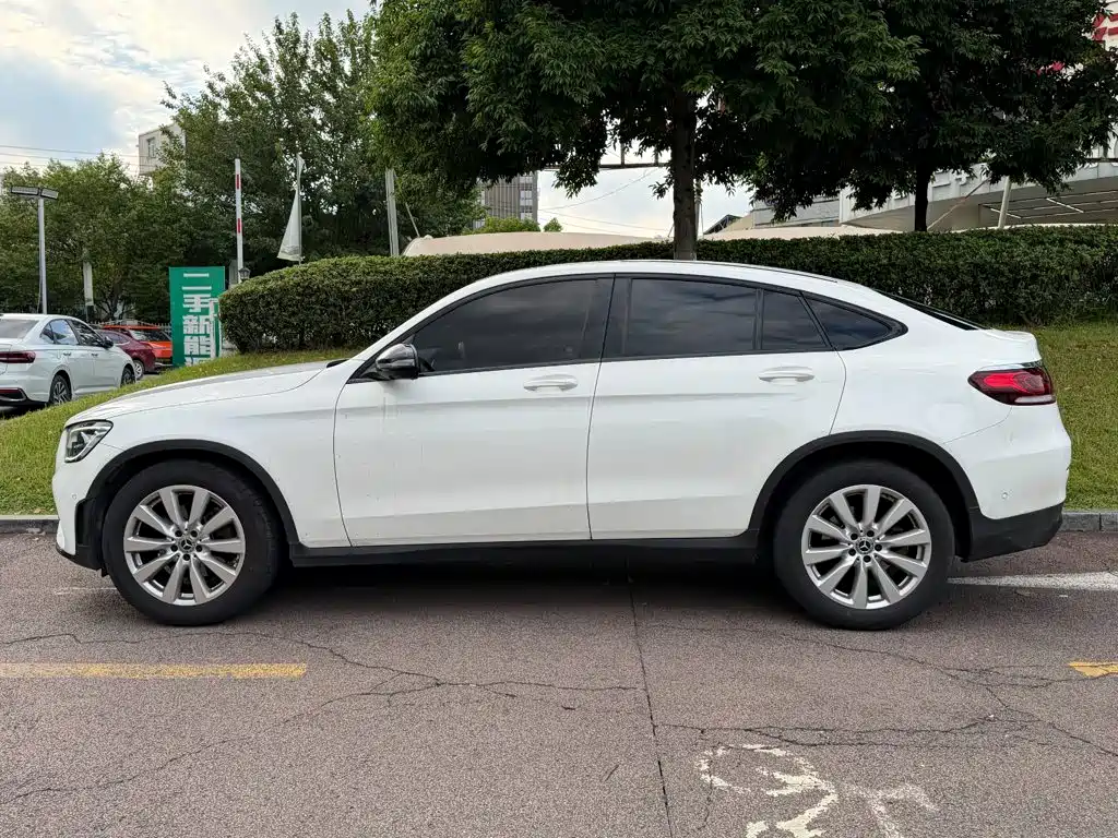 Mercedes-Benz GLC Coupe 2021 2021 GLC 260 4MATIC Coupe SUV