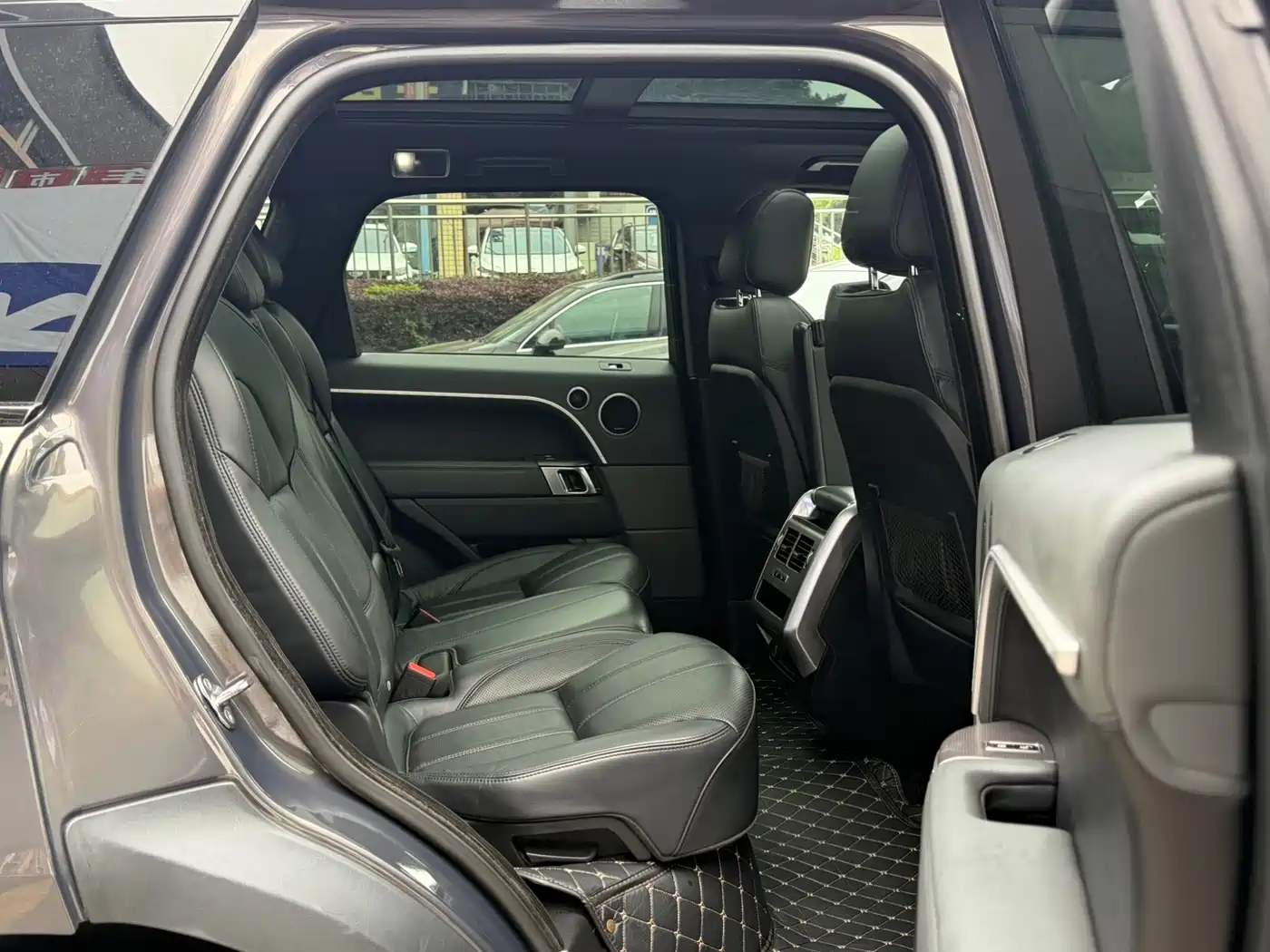 Land Rover Range Rover Sport 2015 3.0 SDV6 HSE фото 9