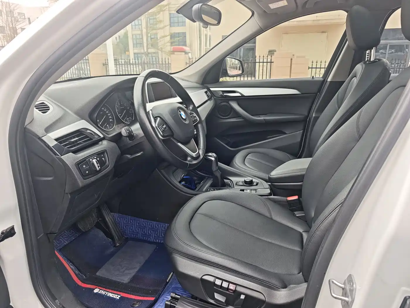 BMW X1 2018 sDrive20Li Leading Model фото 4