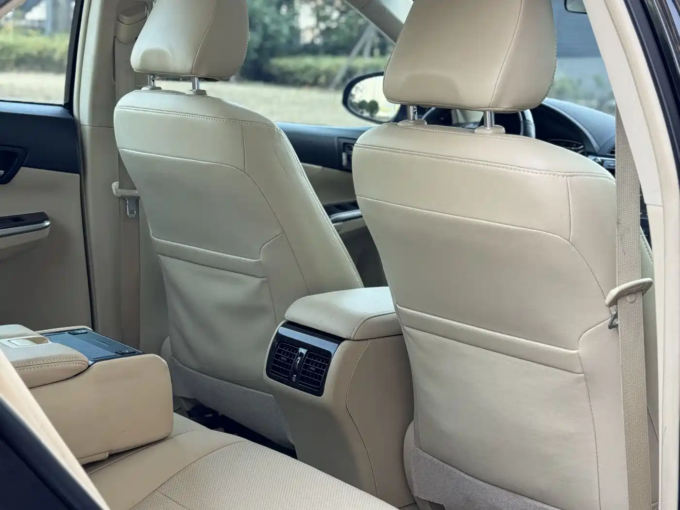 Toyota Camry 2015 Dual Engine 2.5HG Luxury Navigation Edition фото 10