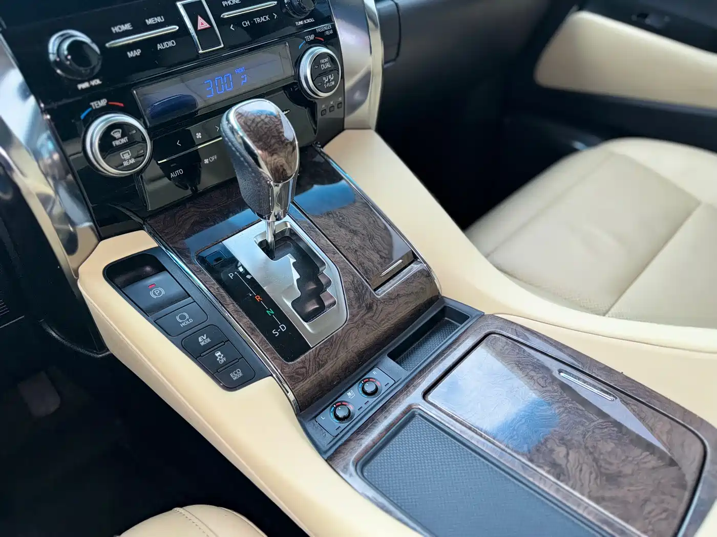 Toyota Vellfire 2021 Crown Hybrid 2.5L HV Supreme Edition фото 14