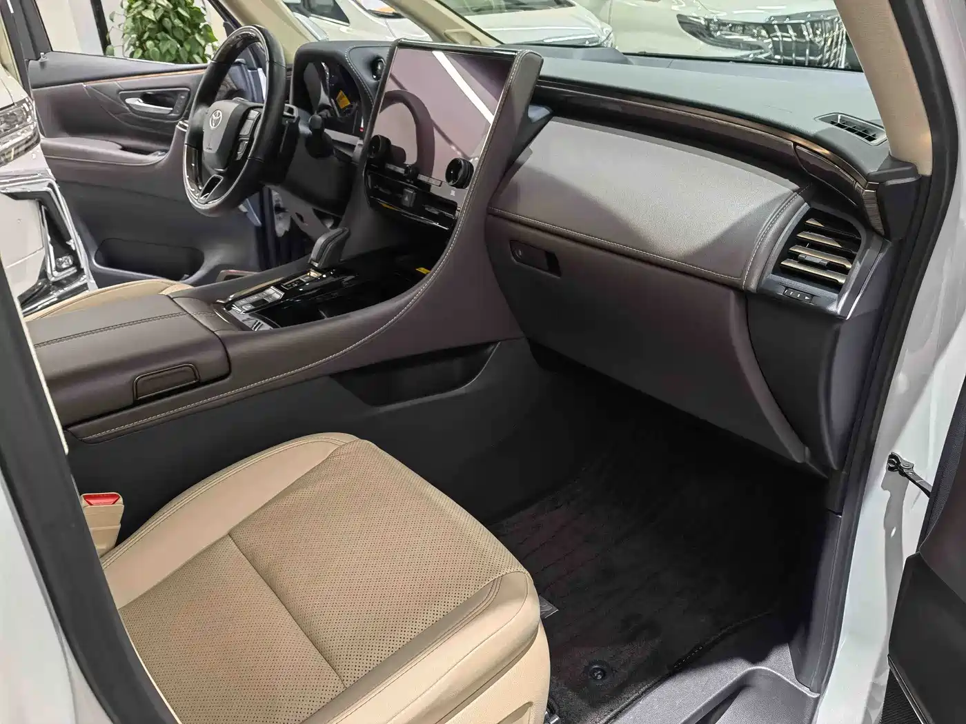 Toyota Alphard 2024 Hybrid 2.5L Ultimate Enjoyment Edition фото 13