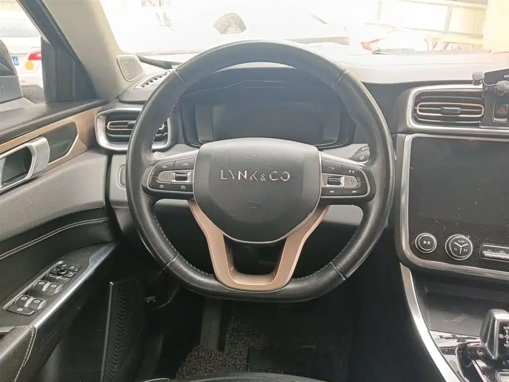 Lynk & Co 01 2017 2.0T 2WD Pro Version фото 11