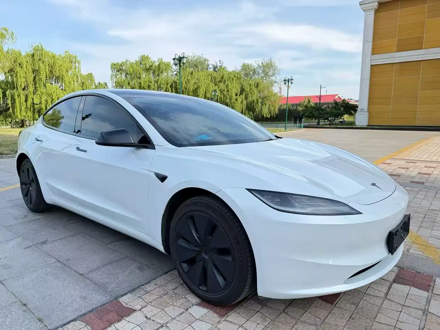 Tesla Model 3 2023 Long Range All-Wheel Drive фото 3