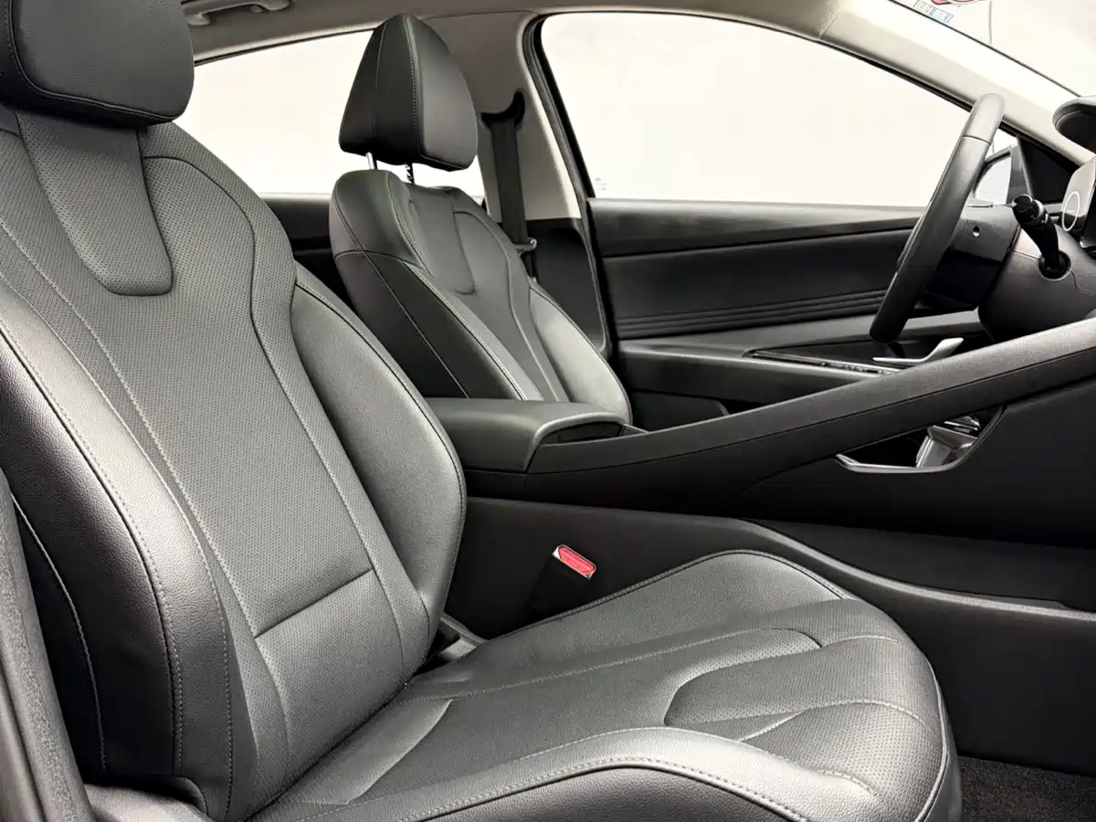 Hyundai Elantra 2023 1.5L CVT GLX Elite Edition фото 11