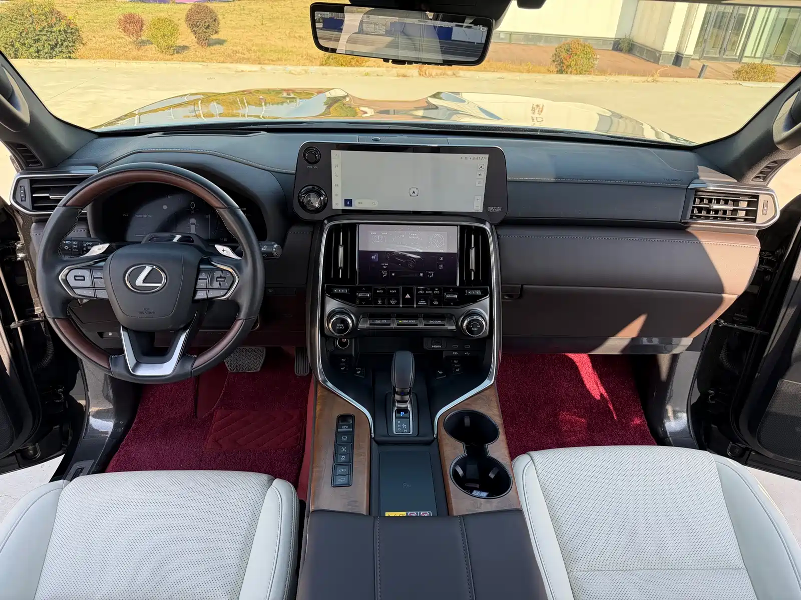 Фото 8 - Lexus LX