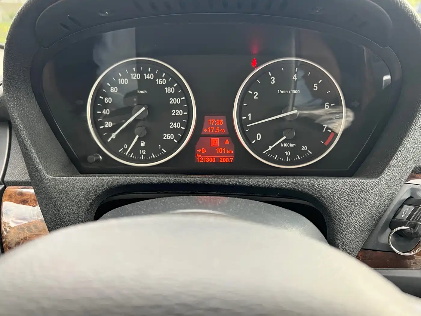 BMW X5 (Import) 2011 xDrive35i Leading Edition фото 5