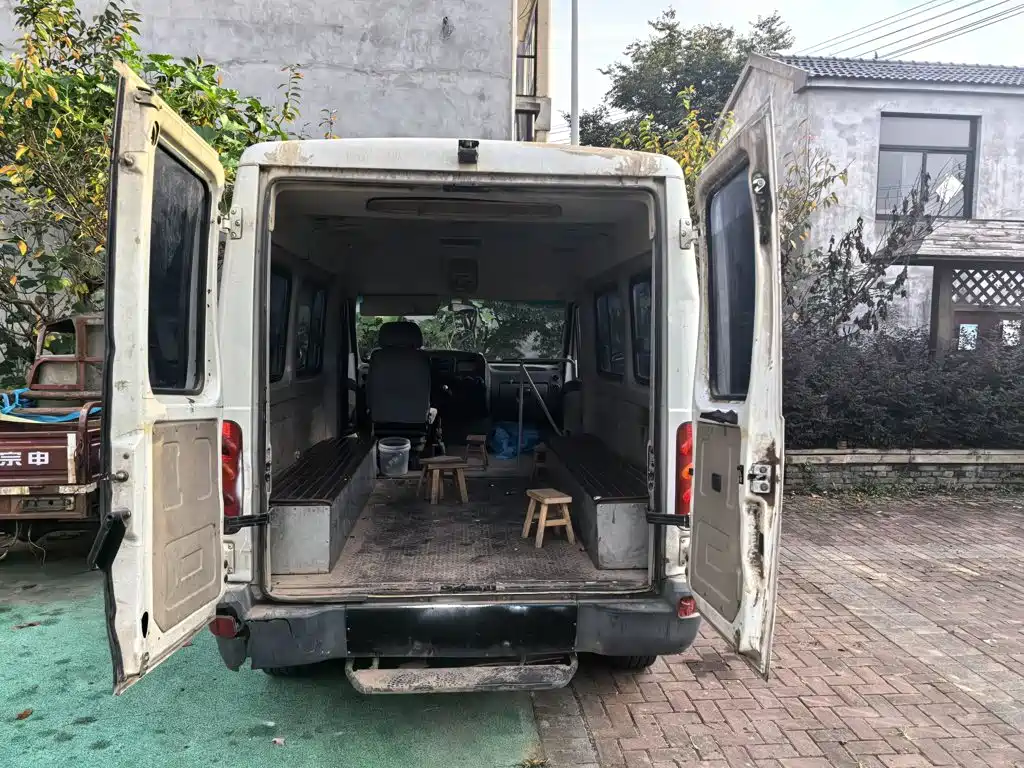 Iveco Bodhi 2012 2012 2.5T-A32 Base Model