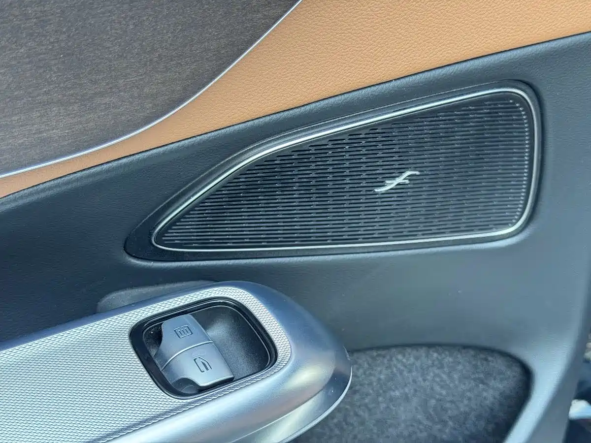 Mercedes-Benz E-Class 2025 E 300 L Fashion фото 24
