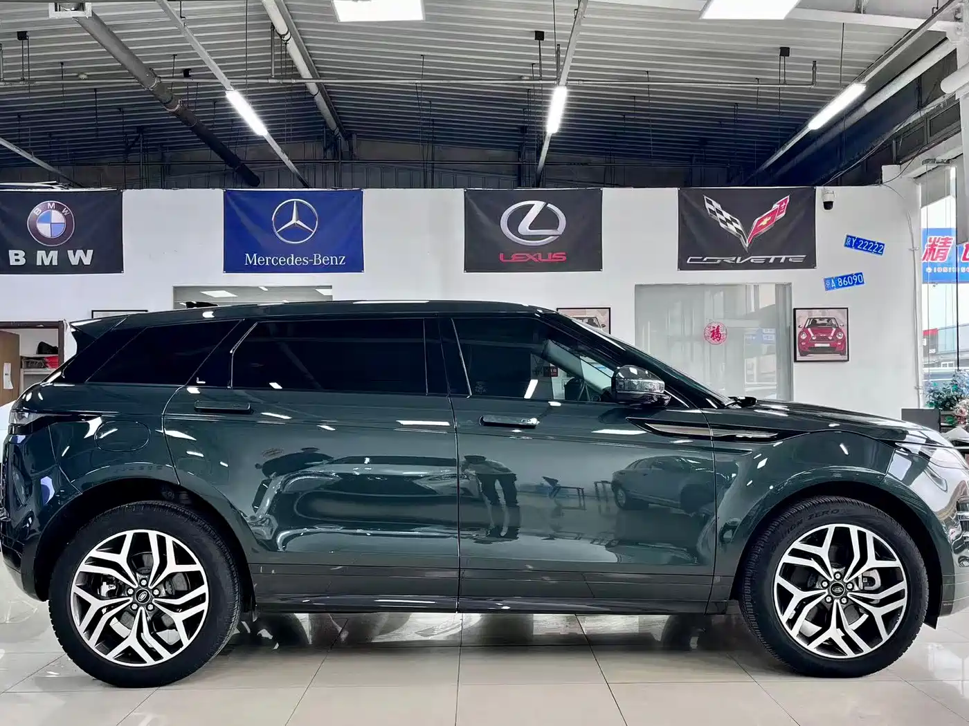 Land Rover Range Rover Evoque 2023 Range Rover Evoque L 249PS Luxury Edition фото 18
