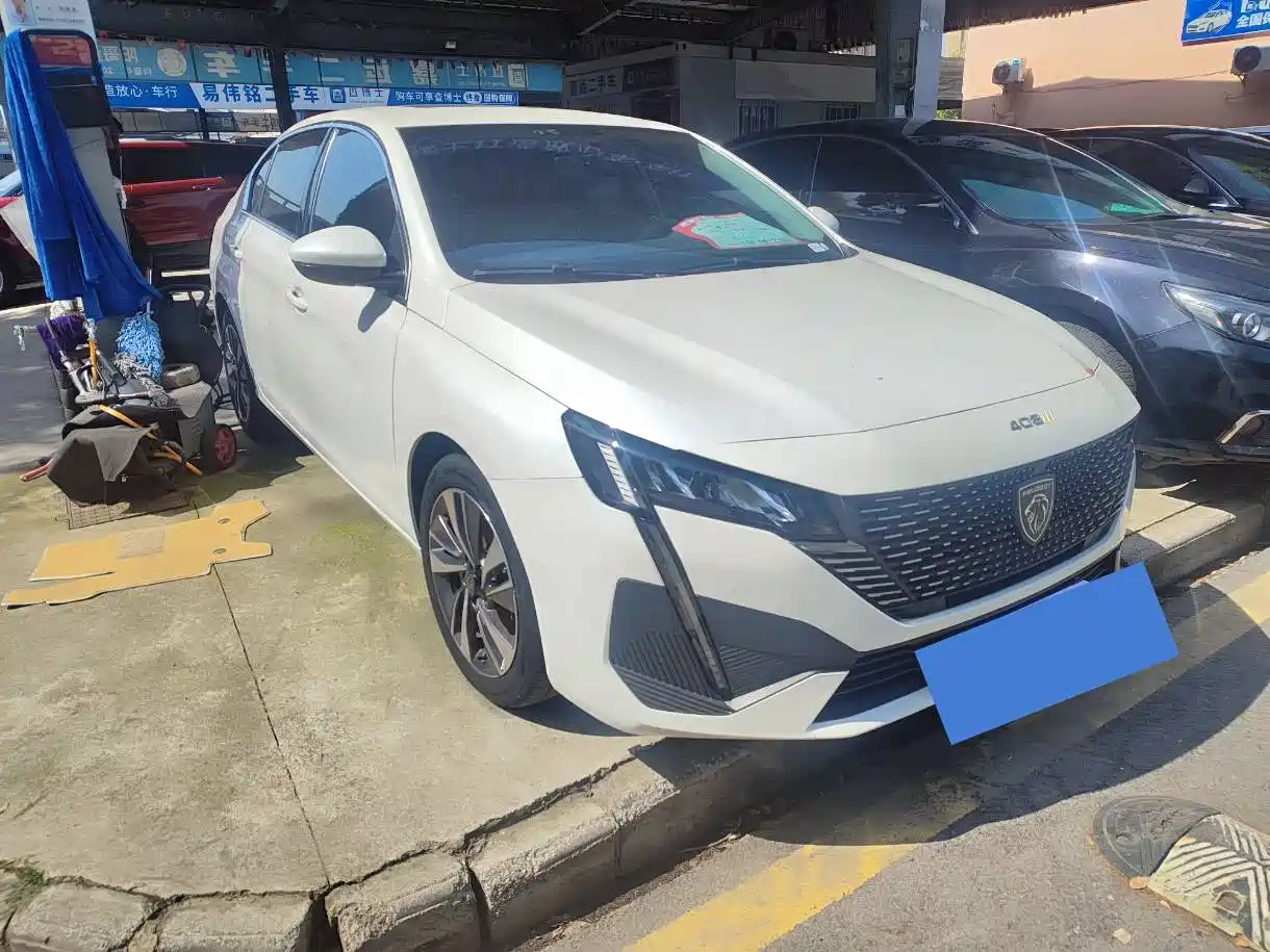 PEUGEOT 408