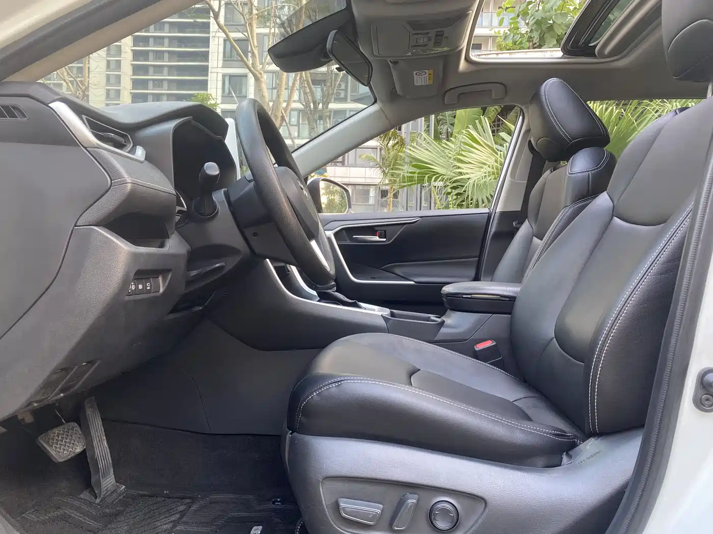 Toyota RAV4 Rongfang 2020 2.0L CVT 2WD Trend Edition фото 5