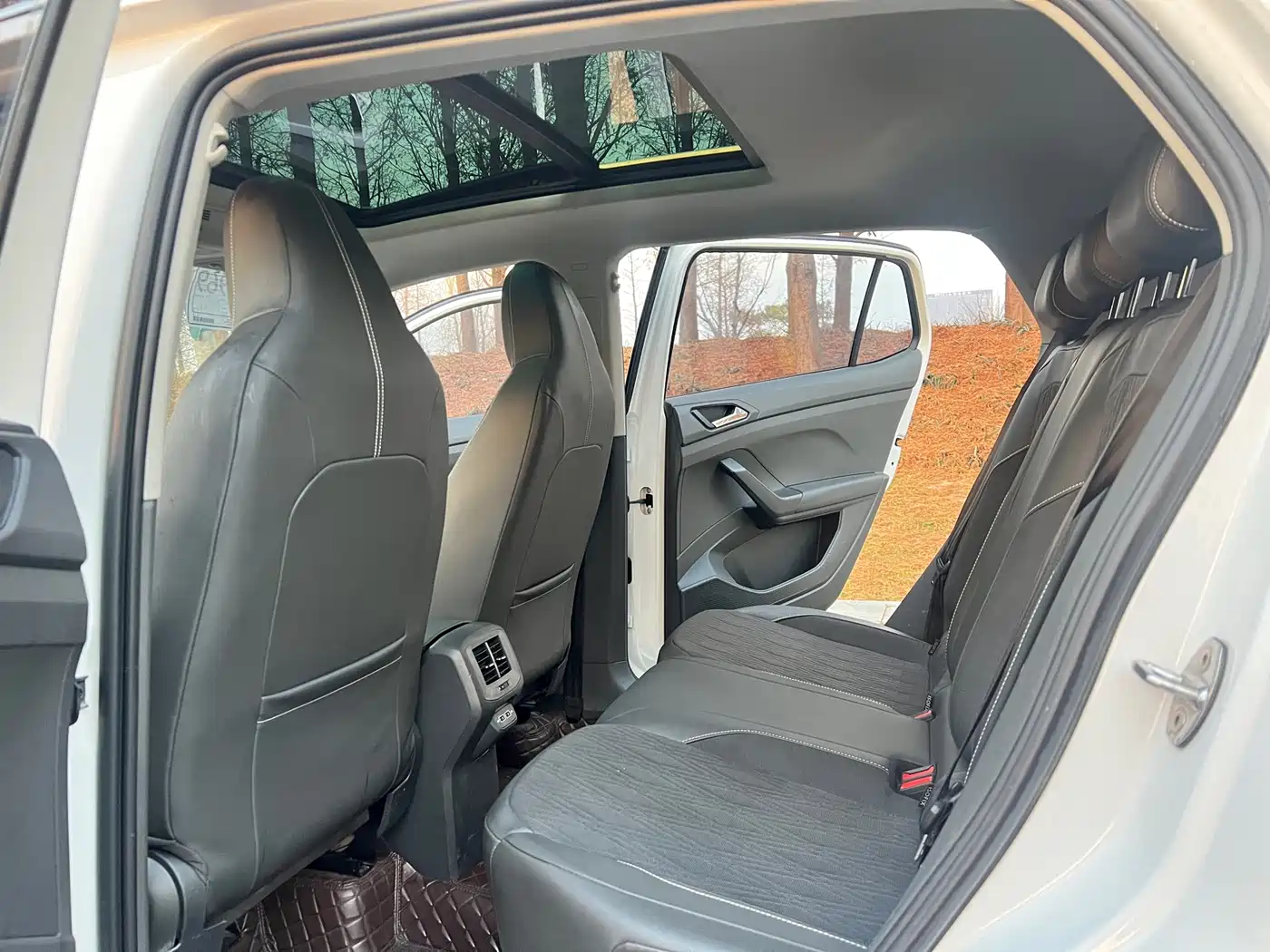 Volkswagen T-Cross 2020 1.5L Automatic Comfort Edition фото 8
