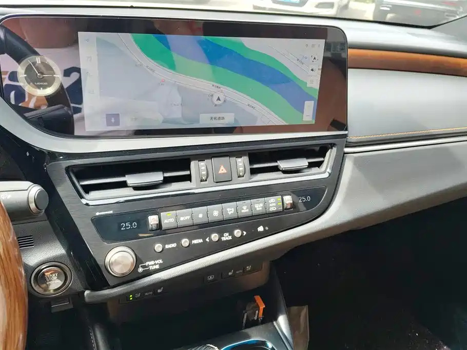 Lexus ES 2024 200 Premium Edition фото 13