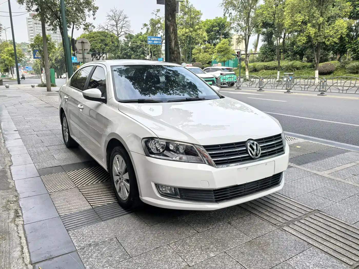 Volkswagen Lavida 2013 Facelift Classic 1.6L Manual Comfort фото 4