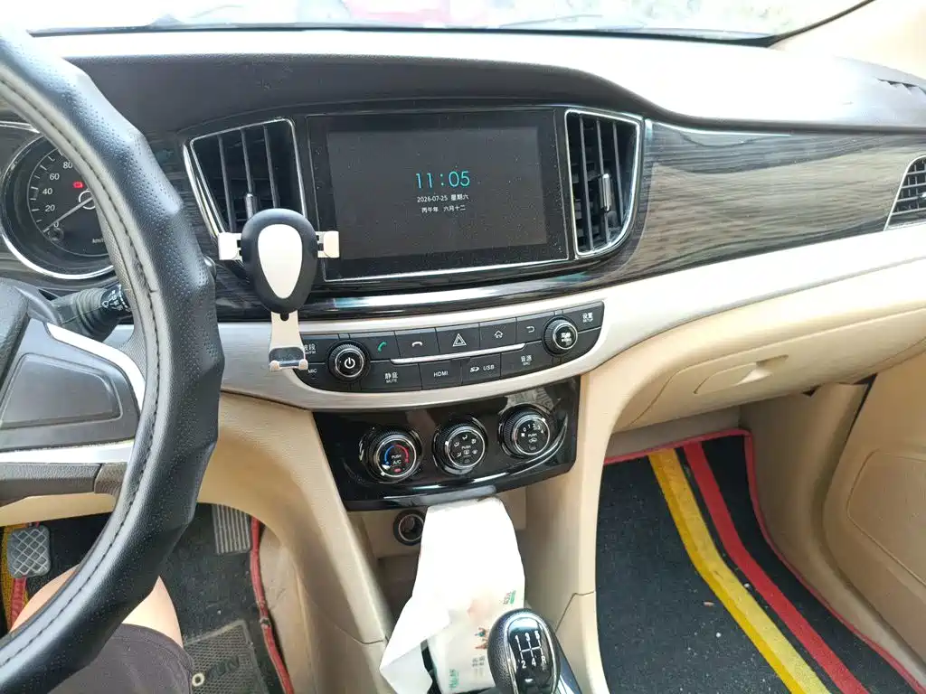 Baojun 730 2015 2016 1.5L Manual Comfort 7-seater China V