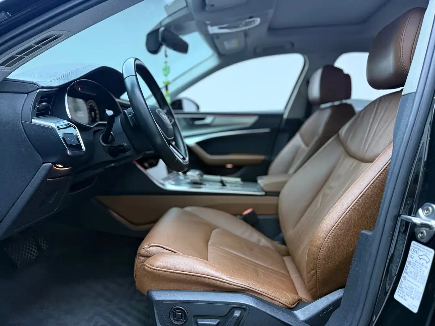 Фото 5 - Audi A6L