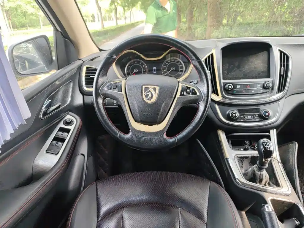 Baojun 560 2017 2016 1.5T Manual Luxury