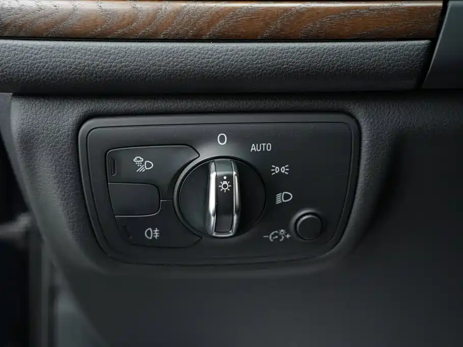 Фото 9 - Audi A6L