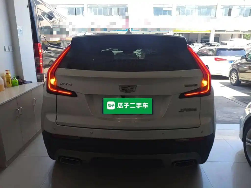Фото 6 - Cadillac XT4