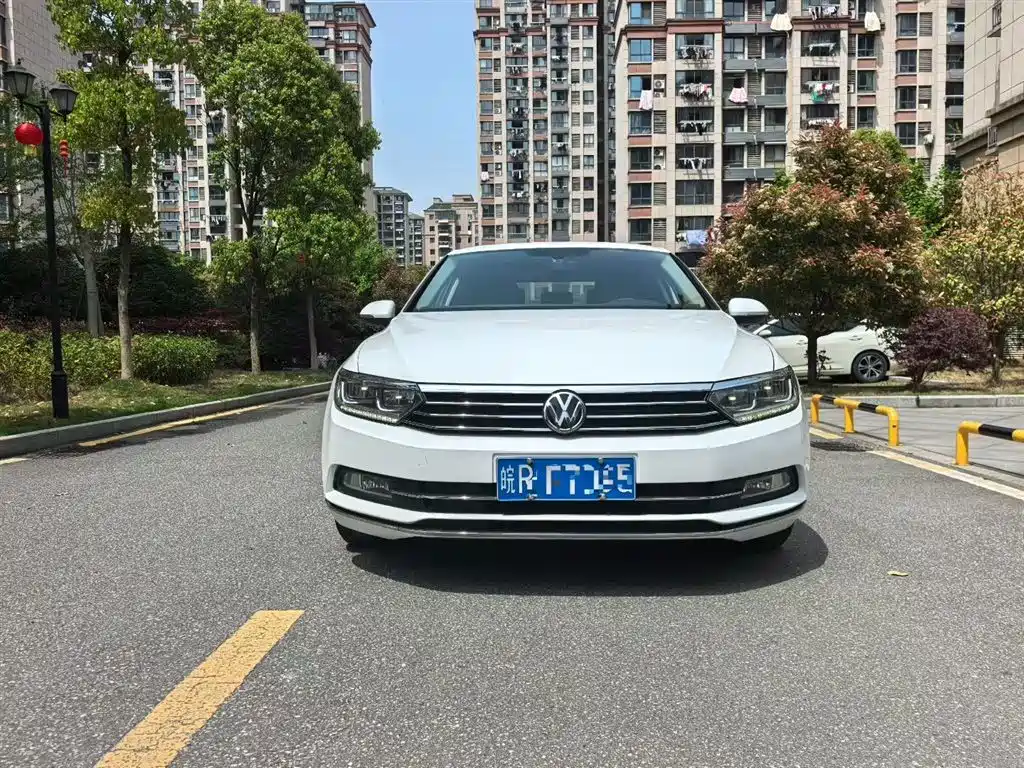 Volkswagen Magotan 2018 Facelift 330TSI DSG Luxury фото 2