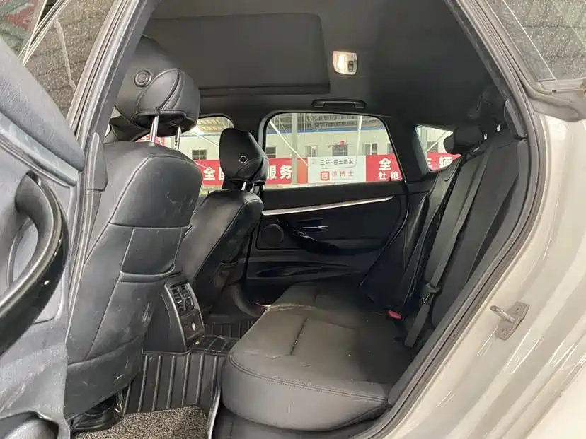 BMW 3 Series GT 2019 320i M Sport Package фото 12