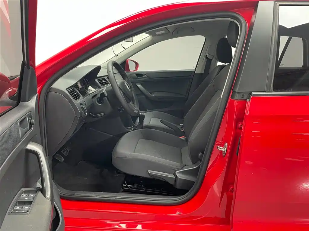 Škoda Skoda Rapid Spaceback 2016 Facelift 1.4L Manual Forward Edition фото 14