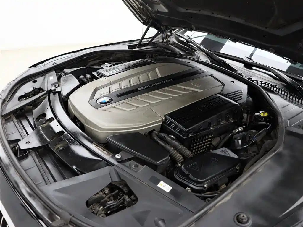BMW 7 Series 2010 760Li фото 27