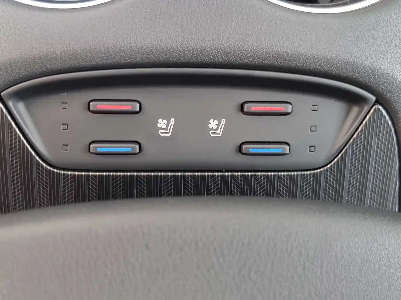 Toyota Lingfang HARRIER 2022 Hybrid 2.5L CVT 4WD Flagship Edition фото 18