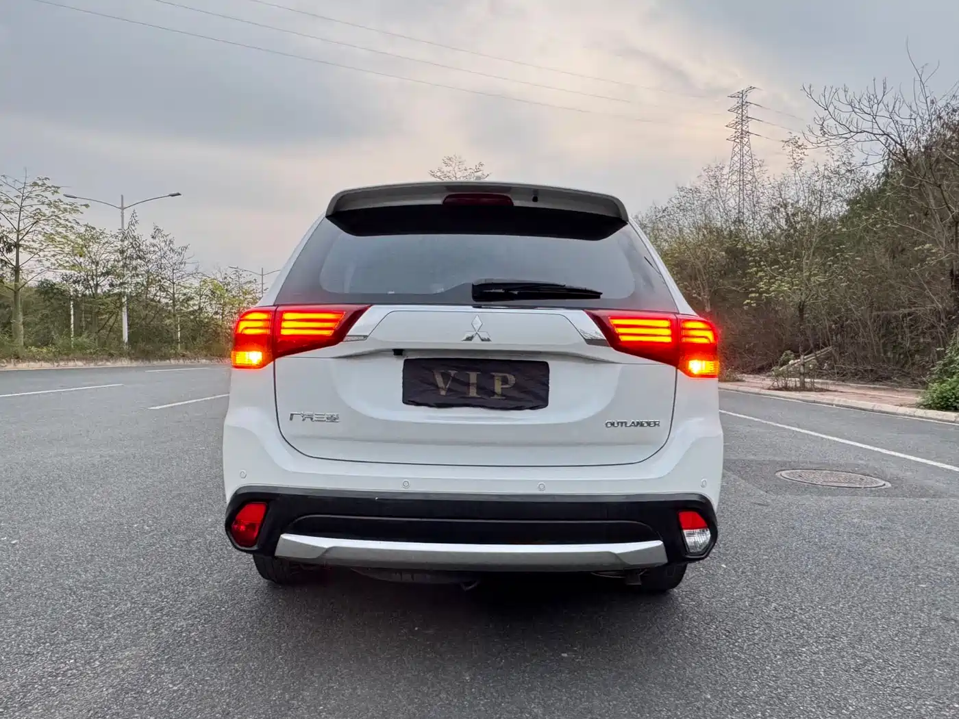 MITSUBISHI OUTLANDER