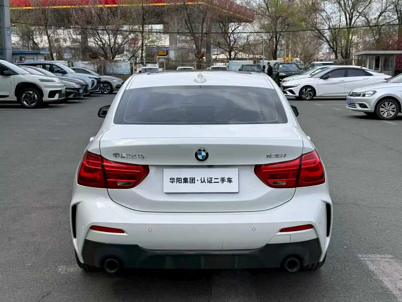 BMW 1 Series 2021 125i M Sport Black Night Edition фото 5