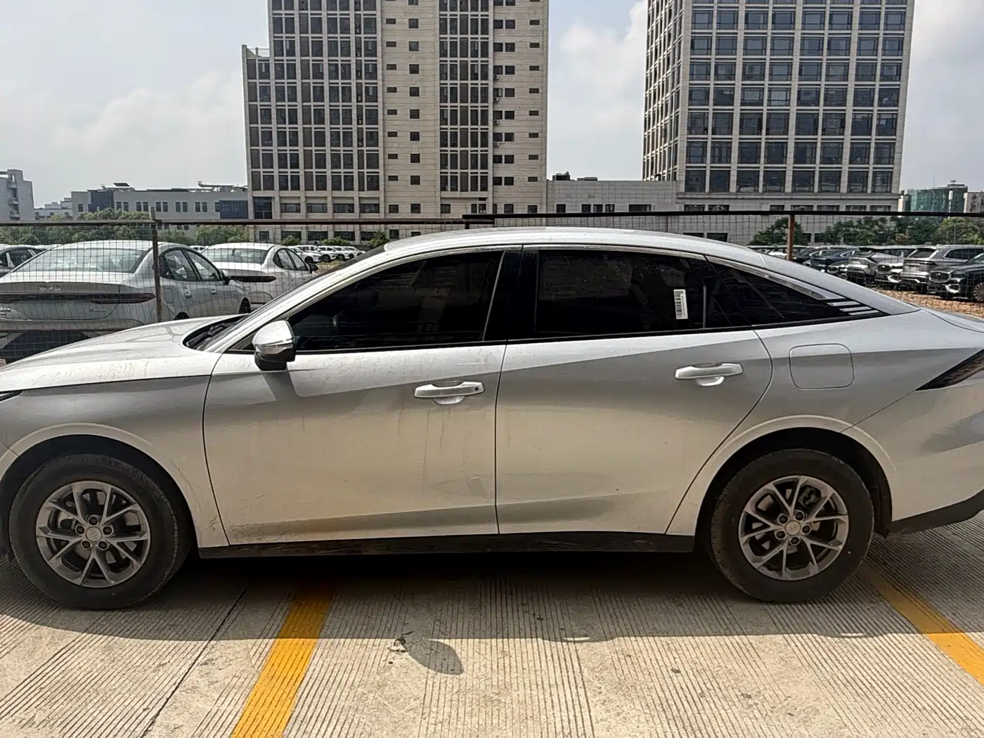 Geely Galaxy Galaxy L6 2025 EM-i 60km Explorer Edition фото 4