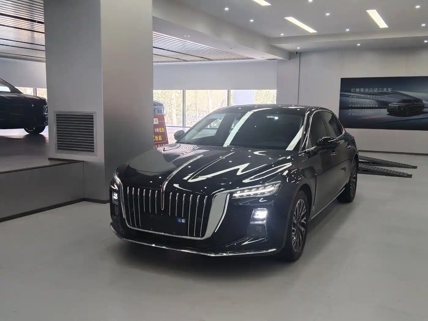 Hongqi H5 2024 2.0T Automatic Smart Connect Flag Smooth Edition
