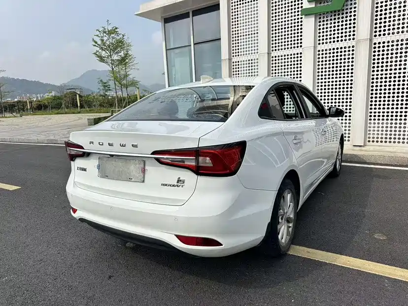 Фото 27 - Roewe i5