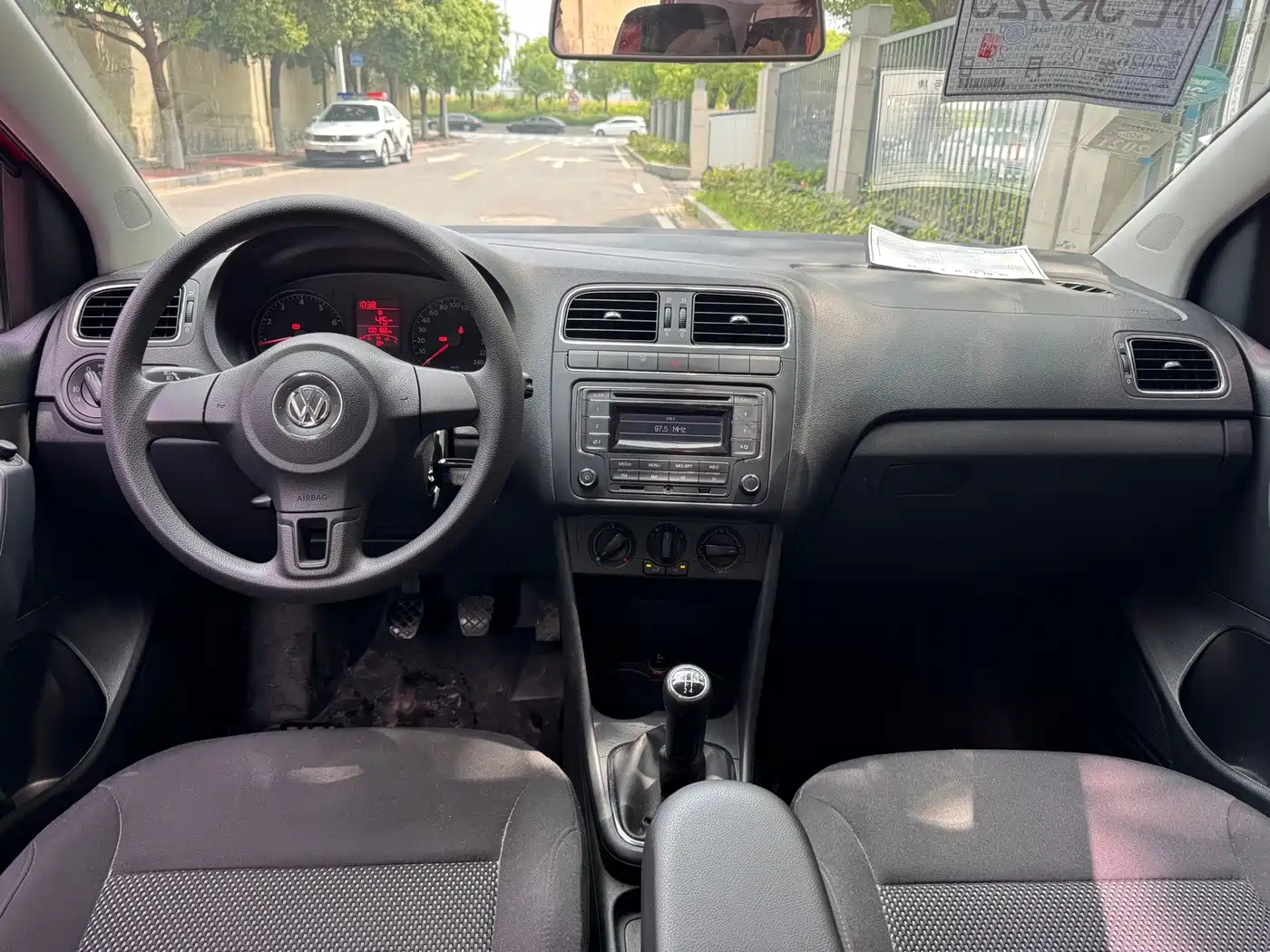 Volkswagen Polo 2013 1.4L Manual Trend Edition фото 5