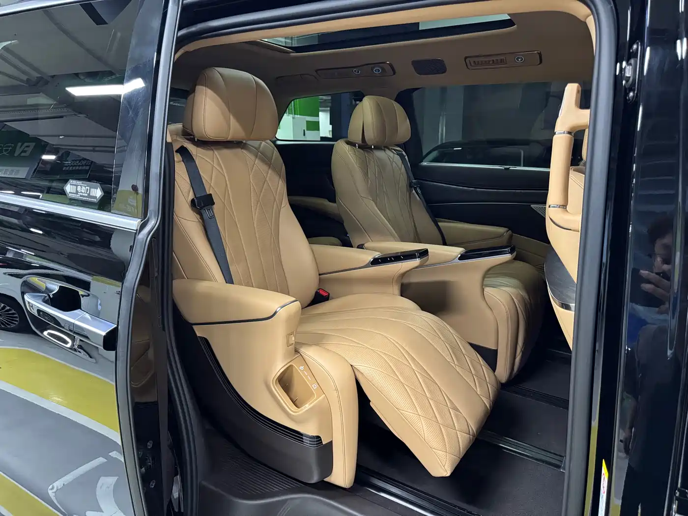 Denza D9 2025 DM-i Smart Drive Edition 1020 AWD Premium фото 12