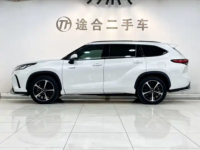 Toyota Crown Kluger 2022 2.5L HEV 4WD Premium Edition — фото 3