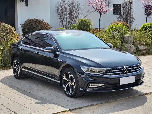 Volkswagen Magotan 2023 Model 2 Million Commemorative Edition 330TSI DSG Luxury