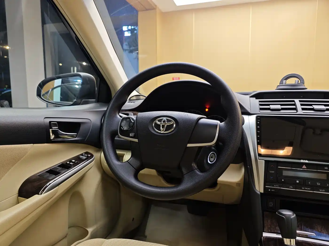 Toyota Camry 2016 2.0E 10th Anniversary Elite Edition фото 15