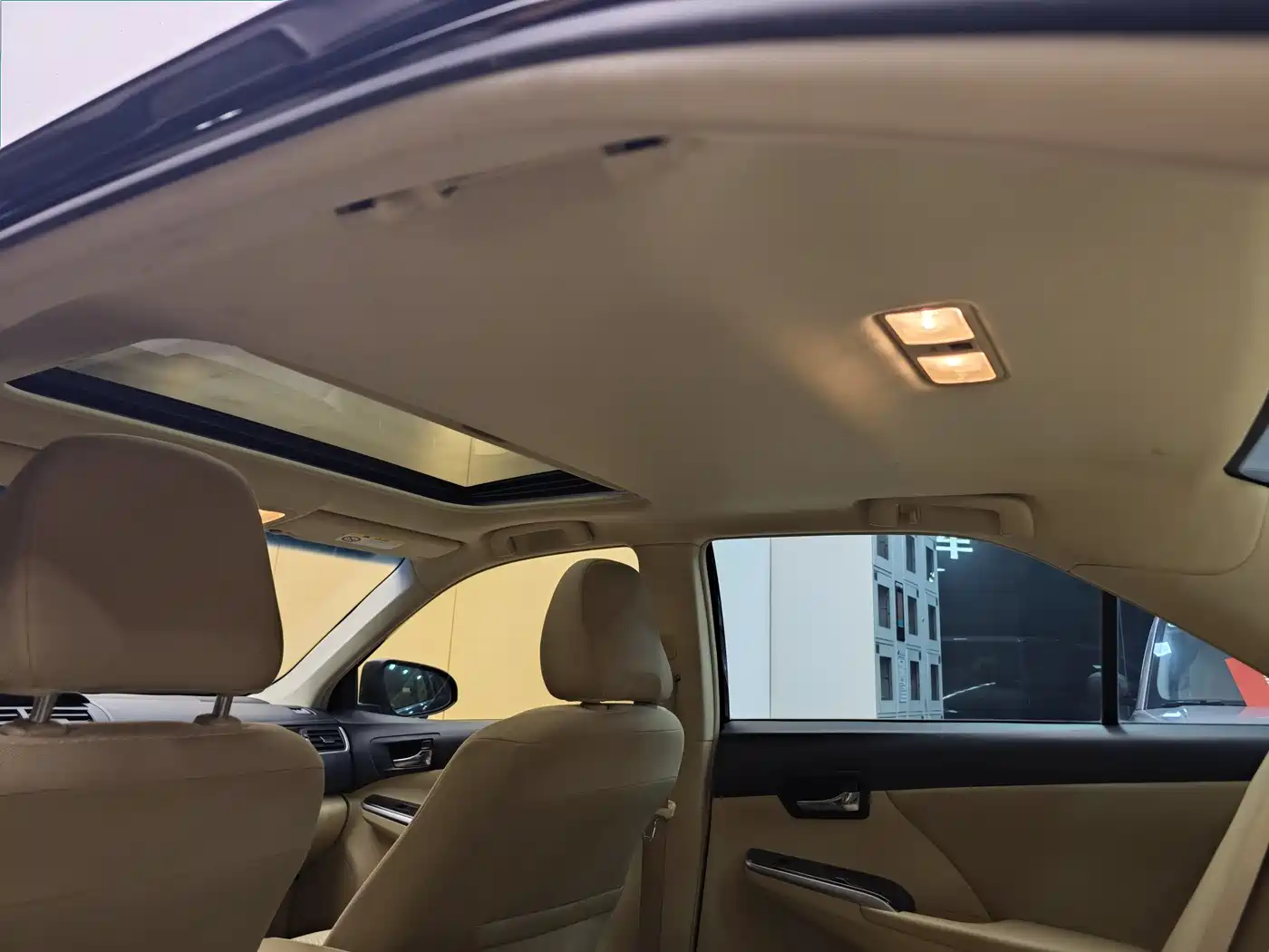 Toyota Camry 2016 2.0E 10th Anniversary Elite Edition фото 25