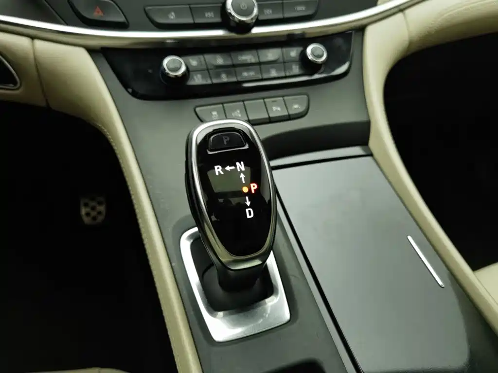 Фото 13 - Buick LaCrosse