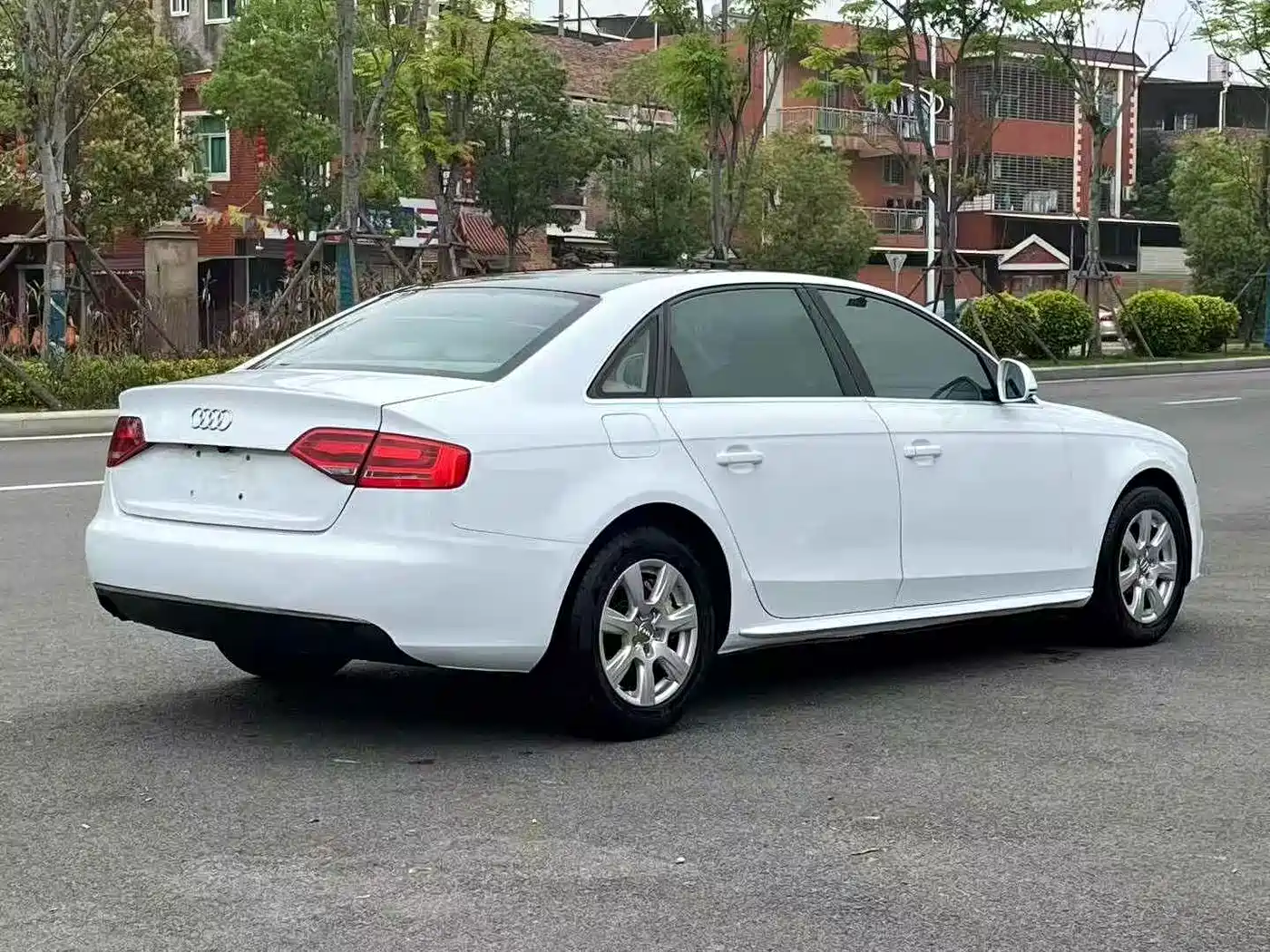 Audi A4L 2011 2.0 TFSI Standard фото 9